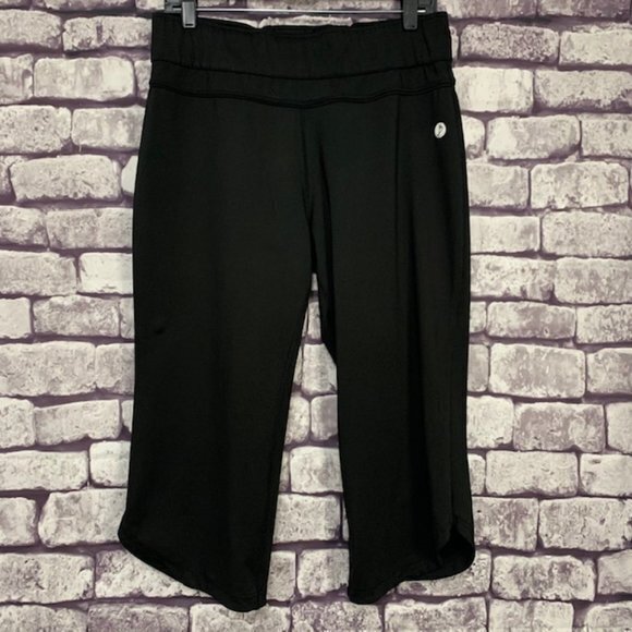 BornFit Pants - BornFit Black Crop Pants Size M